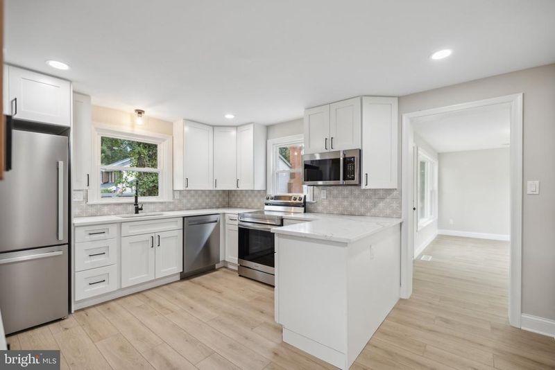 6712 S Benson Dr, Alexandria, VA 22306