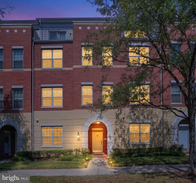 43620 Hampshire Crossing Sq, Leesburg, VA 20176