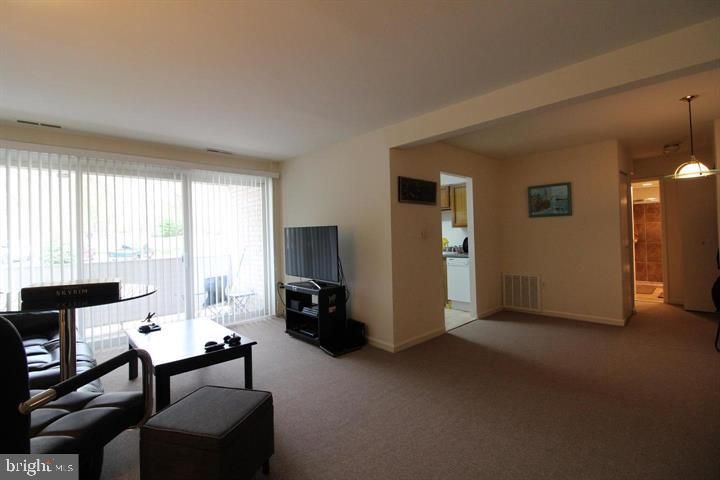 5610 Bloomfield Dr #101, Alexandria, VA 22312