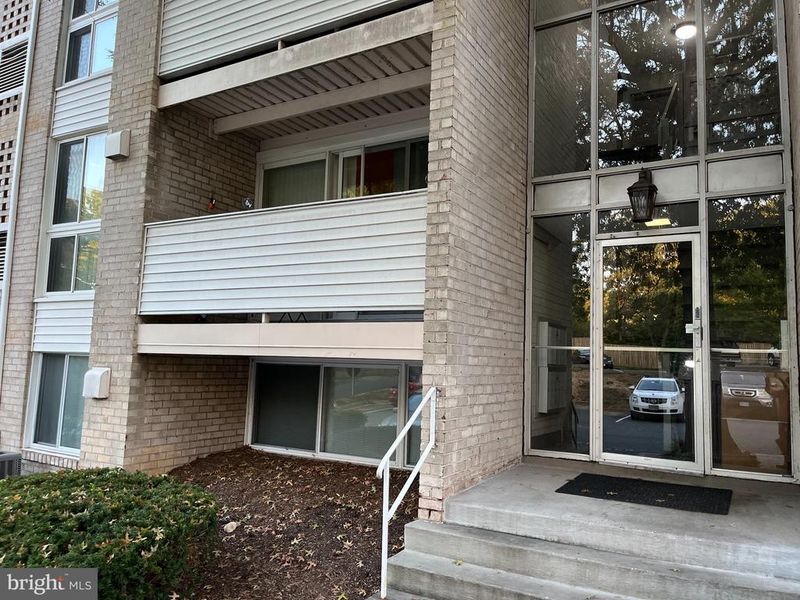 5610 Bloomfield Dr #101, Alexandria, VA 22312