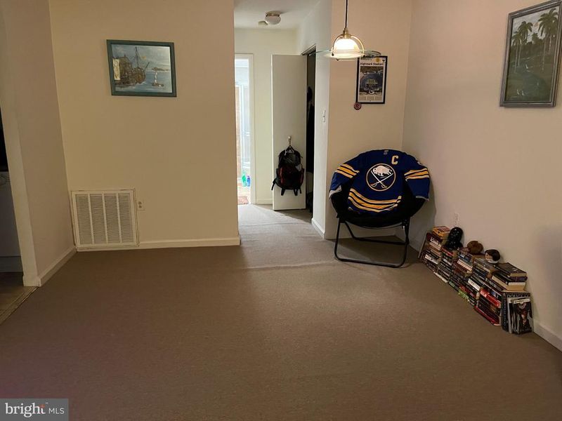 5610 Bloomfield Dr #101, Alexandria, VA 22312