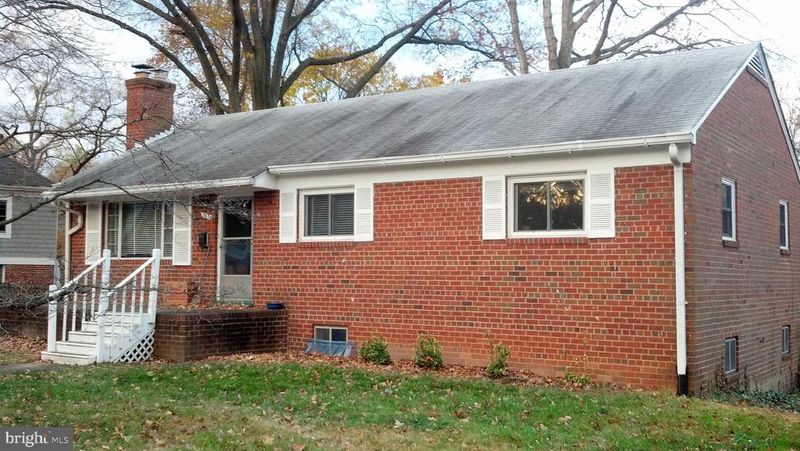 2636 N Marcey Rd, Arlington, VA 22207