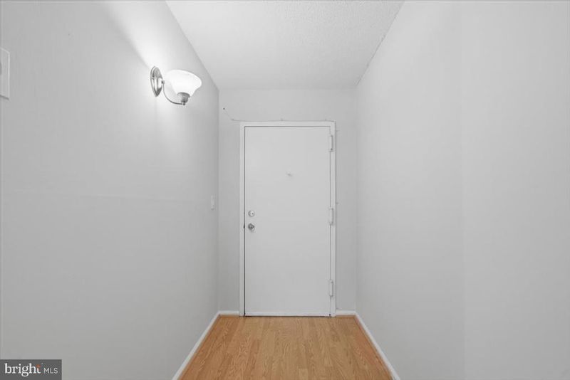 7600 Tremayne Pl #203, Mclean, VA 22102