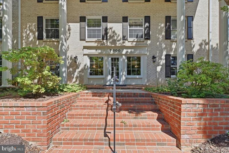7600 Tremayne Pl #203, Mclean, VA 22102