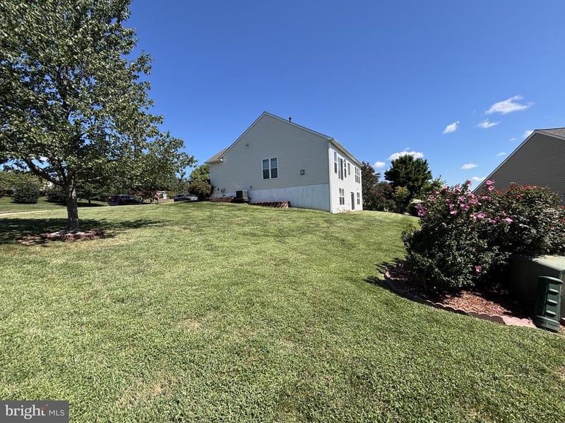 15 Castlewood Dr, Fredericksburg, VA 22406