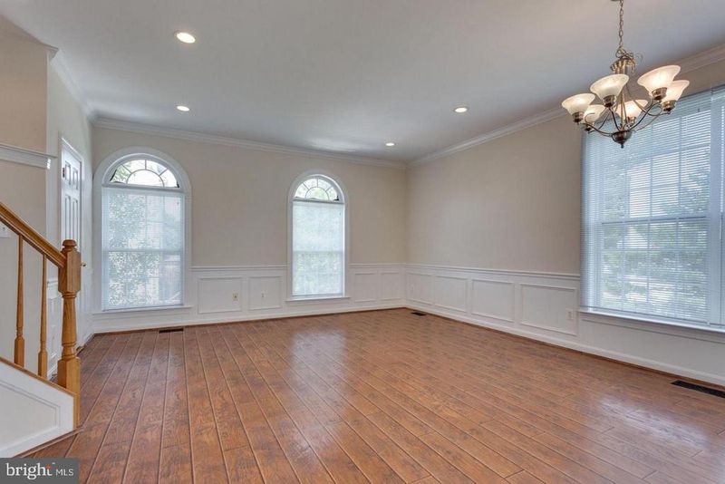 5512 Sacramento Pl, Alexandria, VA 22309