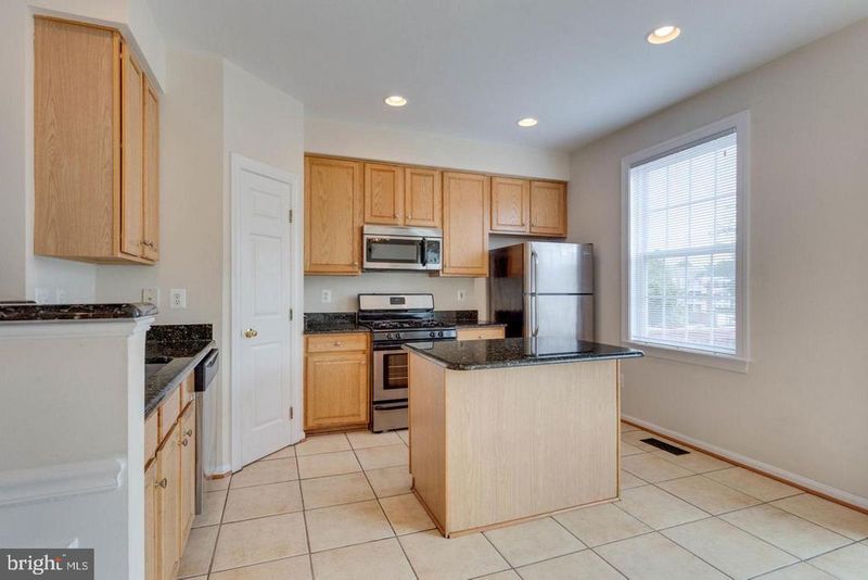 5512 Sacramento Pl, Alexandria, VA 22309