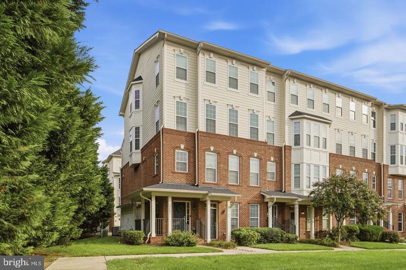 19201 Winmeade Dr, Leesburg, VA 20176