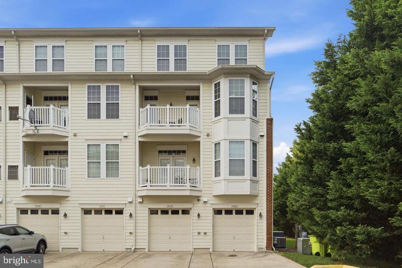 19201 Winmeade Dr, Leesburg, VA 20176