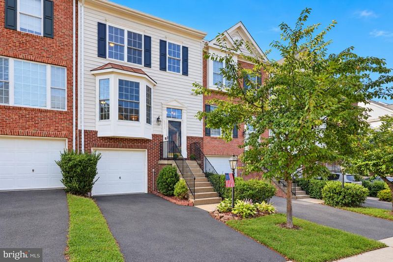 9818 Cheshire Ridge Cir, Manassas, VA 20110