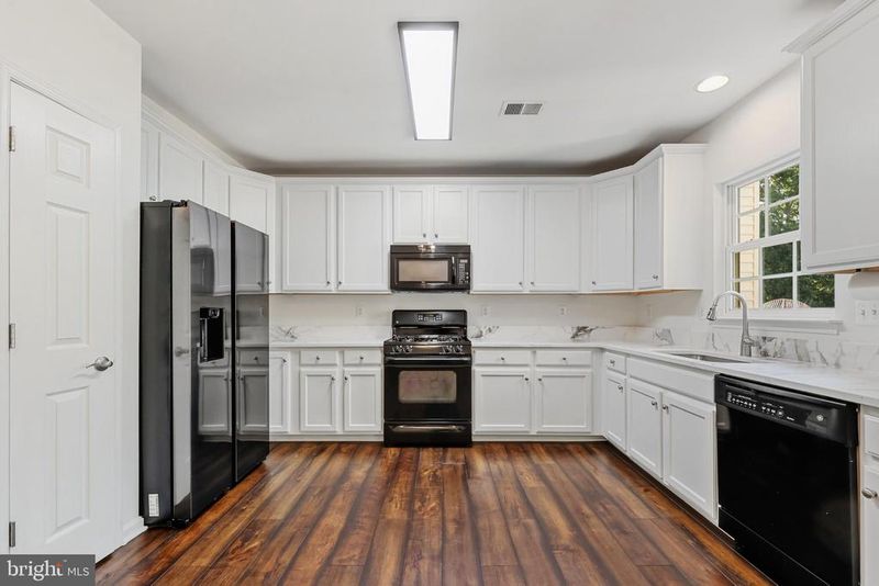 9818 Cheshire Ridge Cir, Manassas, VA 20110