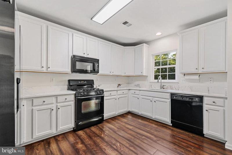 9818 Cheshire Ridge Cir, Manassas, VA 20110