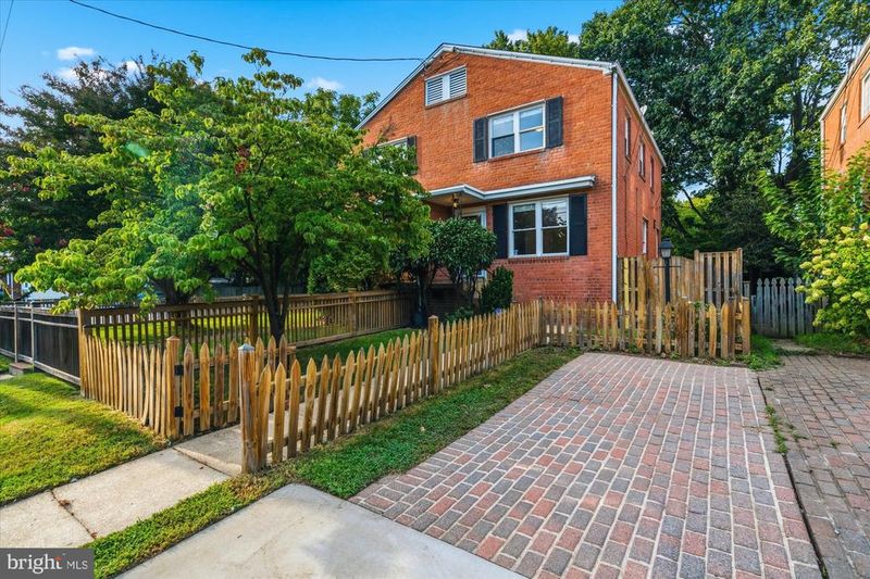 4 E Spring St, Alexandria, VA 22301