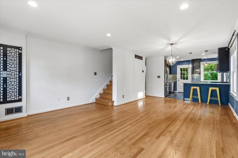 4 E Spring St, Alexandria, VA 22301