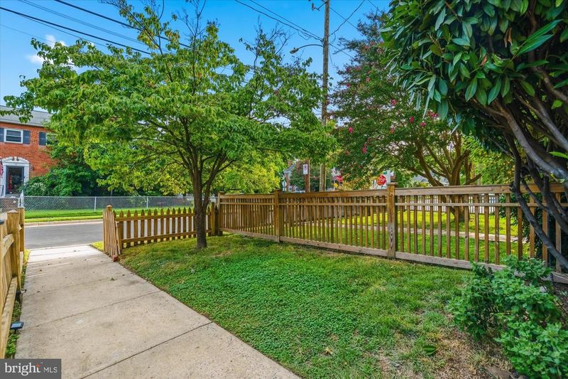 4 E Spring St, Alexandria, VA 22301