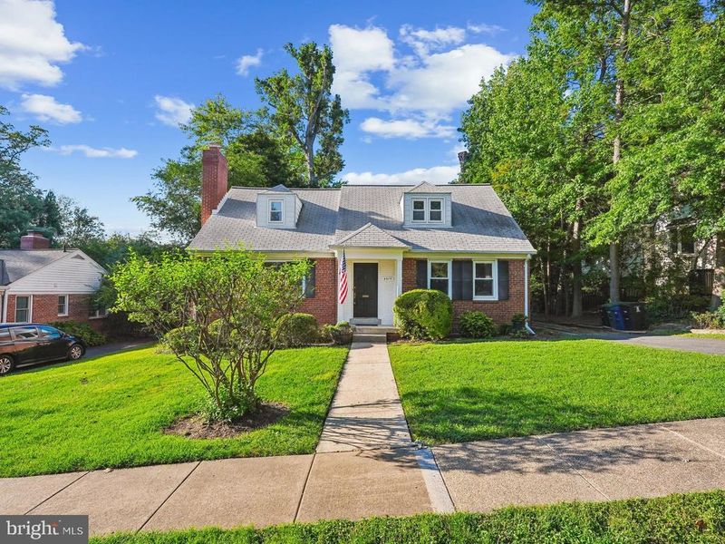 4919 27th St N, Arlington, VA 22207