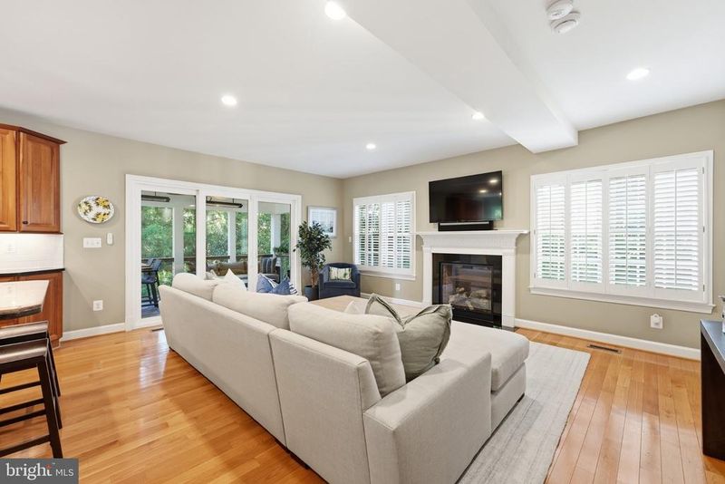 2727 N Edison St, Arlington, VA 22207