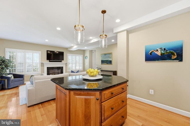2727 N Edison St, Arlington, VA 22207