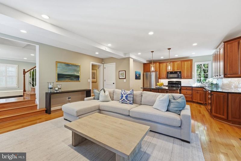 2727 N Edison St, Arlington, VA 22207