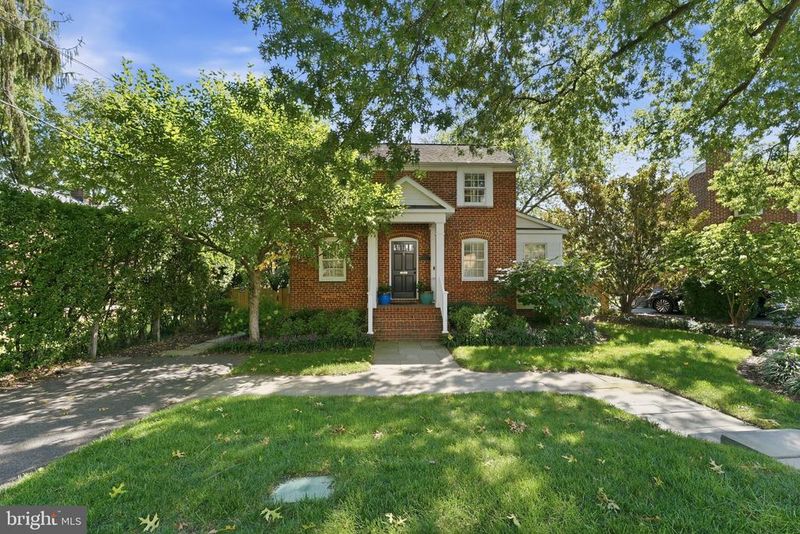 2727 N Edison St, Arlington, VA 22207