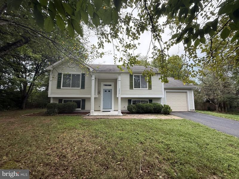 3852 Beech Down Dr, Chantilly, VA 20151