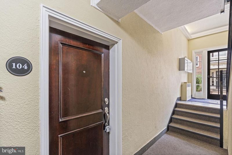 718 S Washington St #104, Alexandria, VA 22314