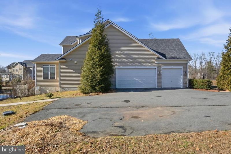11 Sweet William Dr, Stafford, VA 22554