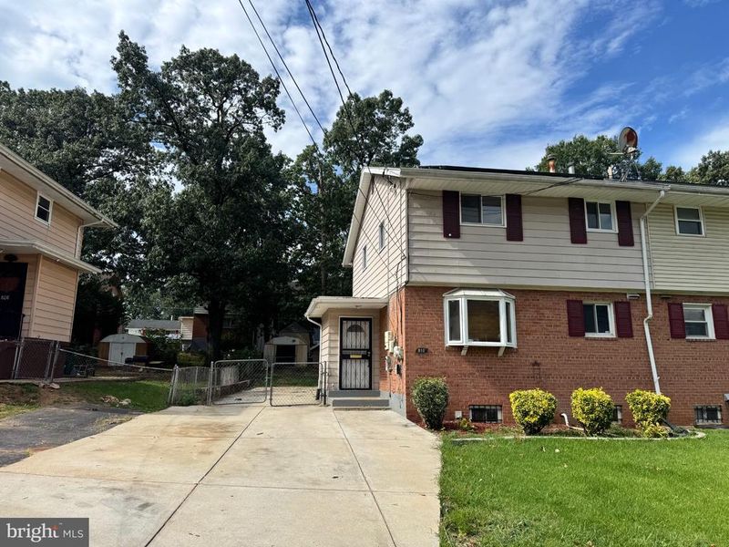 810 Booker Pl, Capitol Heights, MD 20743
