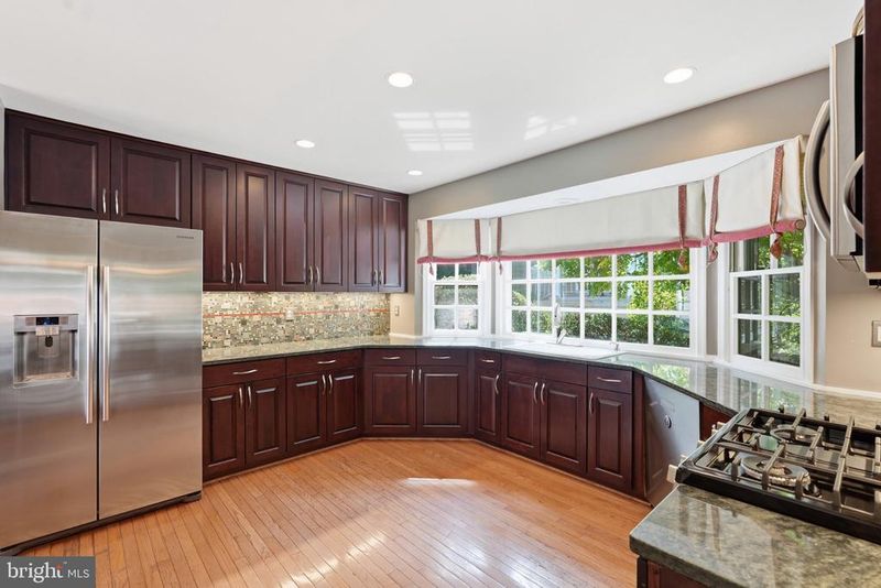 1252 Lamplighter Way, Reston, VA 20194