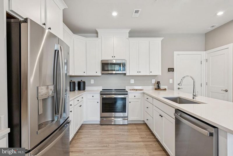 13834 Quartz Ave, Woodbridge, VA 22193
