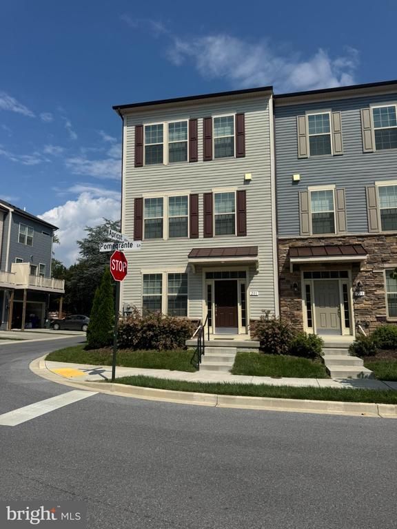201 Pomegranate Ln, Frederick, MD 21701