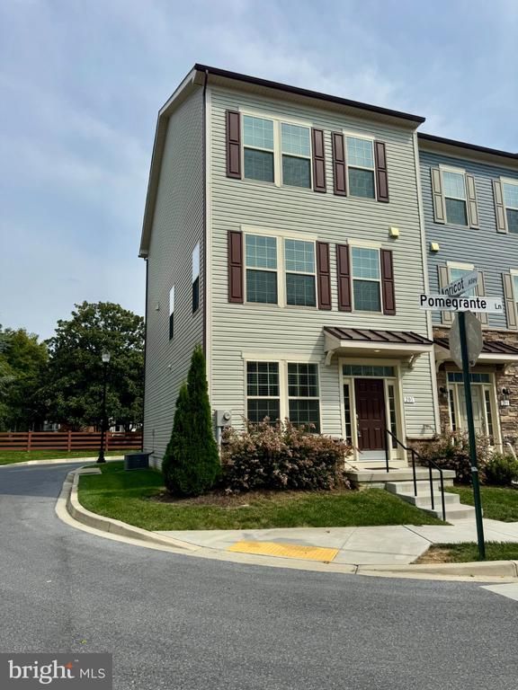 201 Pomegranate Ln, Frederick, MD 21701