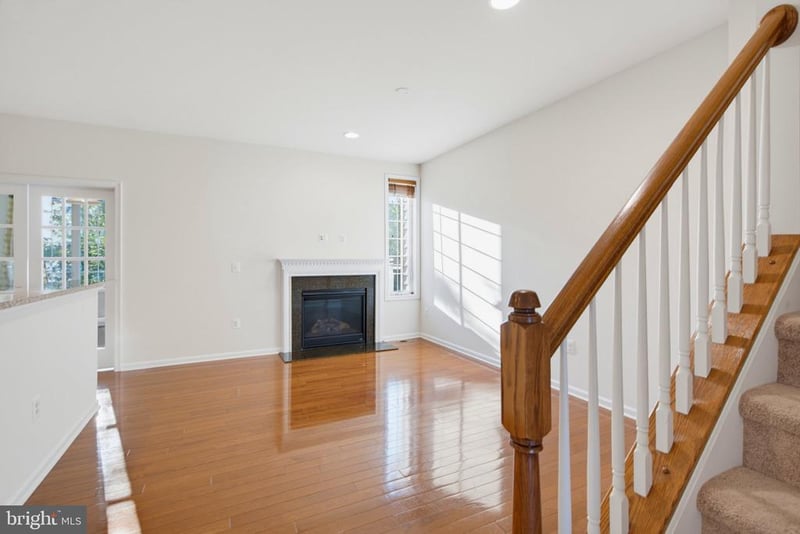 43248 Mitcham Sq, Ashburn, VA 20148