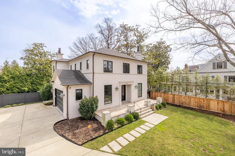 7613 Glenbrook Rd, Bethesda, MD 20814