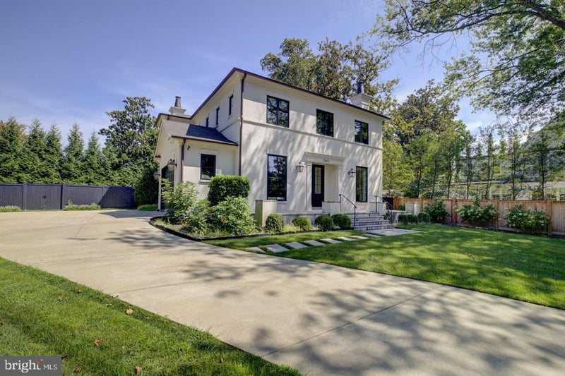 7613 Glenbrook Rd, Bethesda, MD 20814