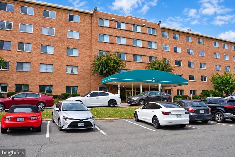750 S Dickerson St #103, Arlington, VA 22204