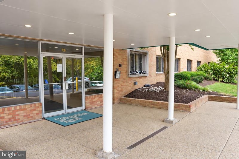 750 S Dickerson St #103, Arlington, VA 22204