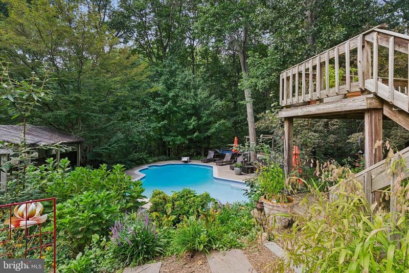 2716 Hillside Ct, Ijamsville, MD 21754