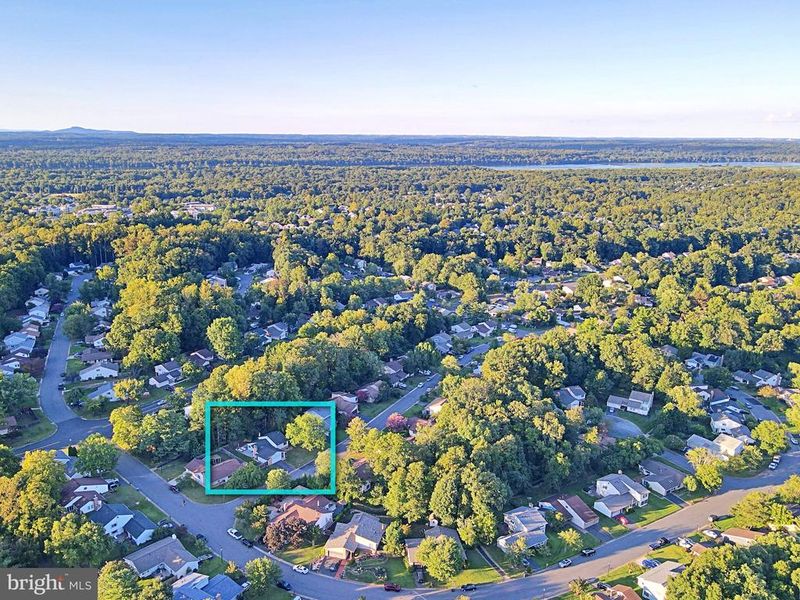 112 Hillsdale Dr, Sterling, VA 20164