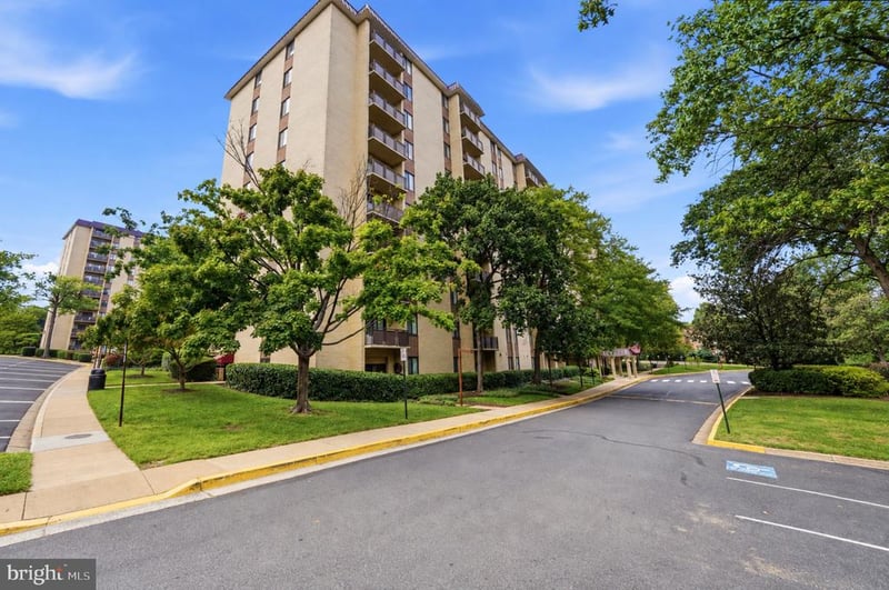 3100 S Manchester St #632, Falls Church, VA 22044