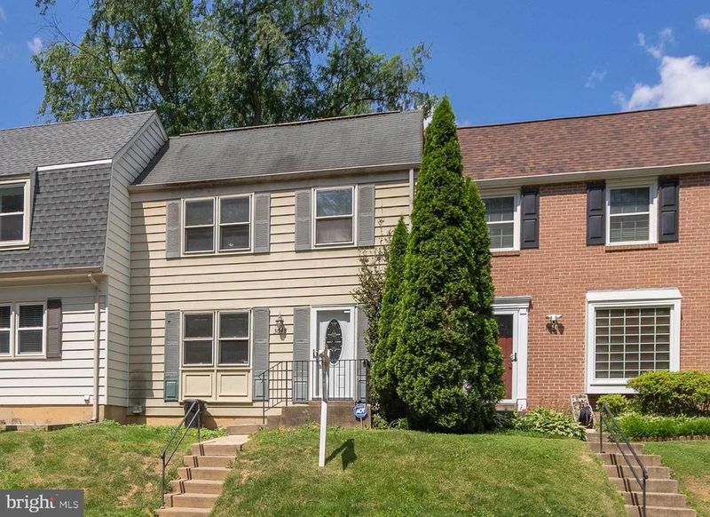 3048 Silent Valley Dr, Fairfax, VA 22031