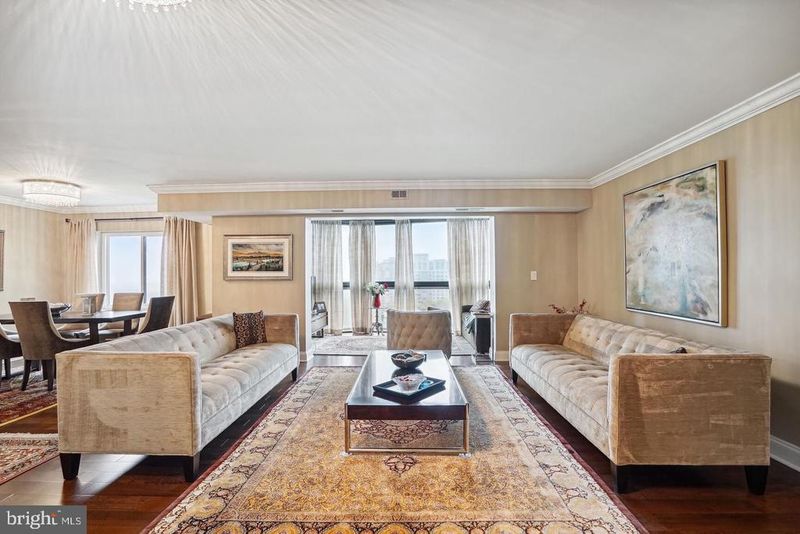 8350 Greensboro Dr #920, Mclean, VA 22102