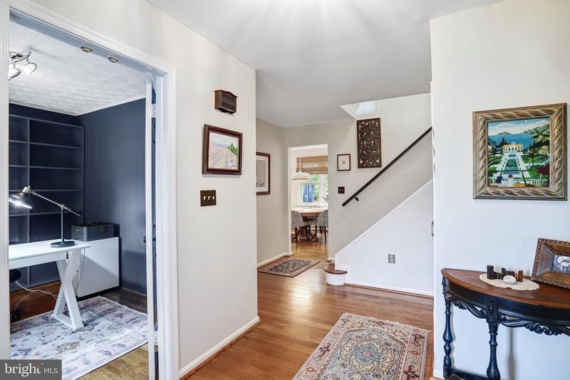 44 Acorn Ct, Sterling, VA 20164