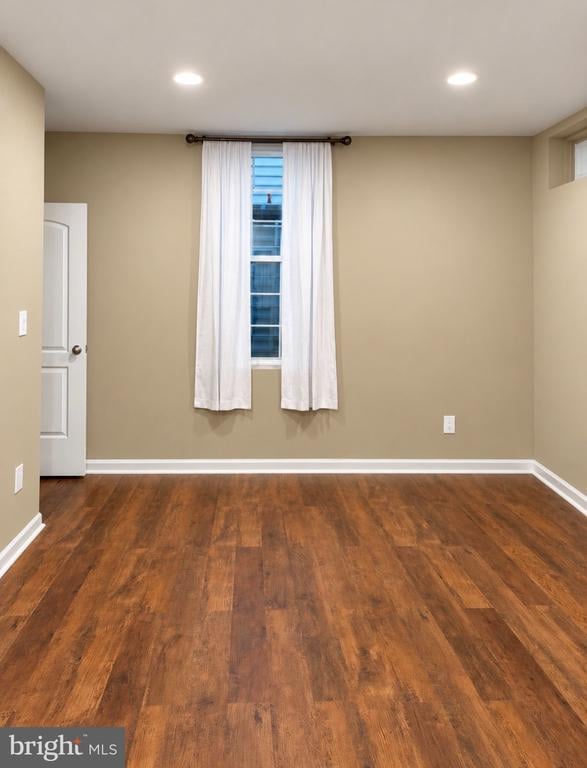 25209 Eisenhower Dr, Chantilly, VA 20152