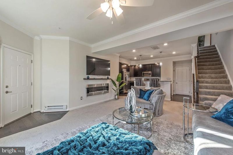 42213 Piebald Sq, Aldie, VA 20105