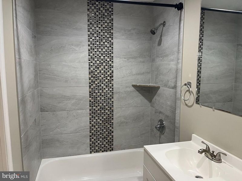 14684 Cloverdale Rd, Woodbridge, VA 22193