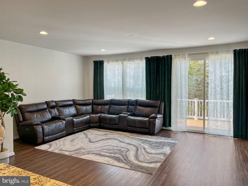 9138 Wyche Knoll Ln, Manassas, VA 20110