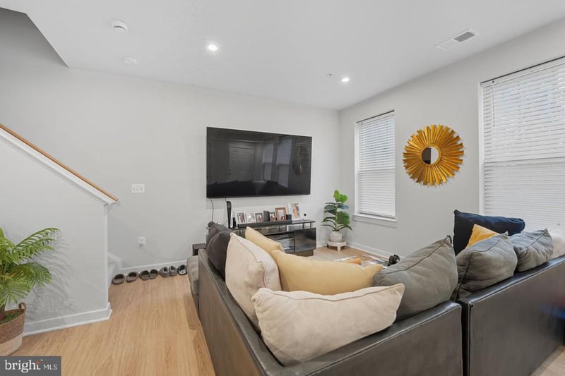 707 Thomas Ln #A, Manassas Park, VA 20111