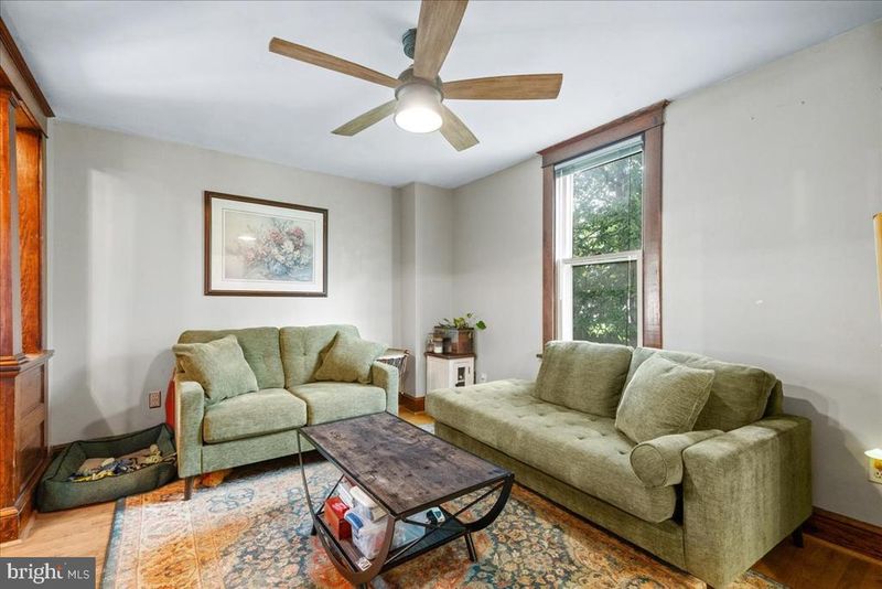 11 E H St, Brunswick, MD 21716