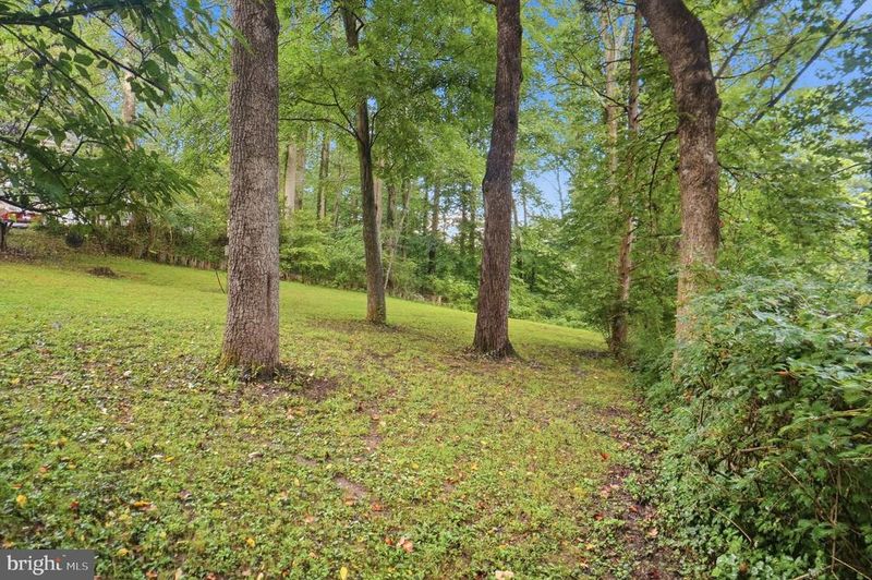 4217 Pineridge Dr, Annandale, VA 22003